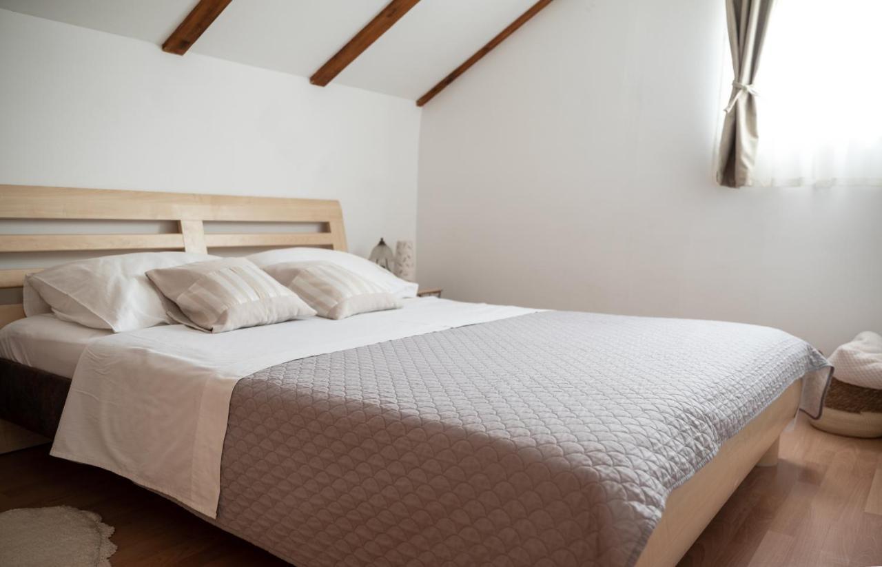 Apartman Milutin Vrsi Exteriör bild