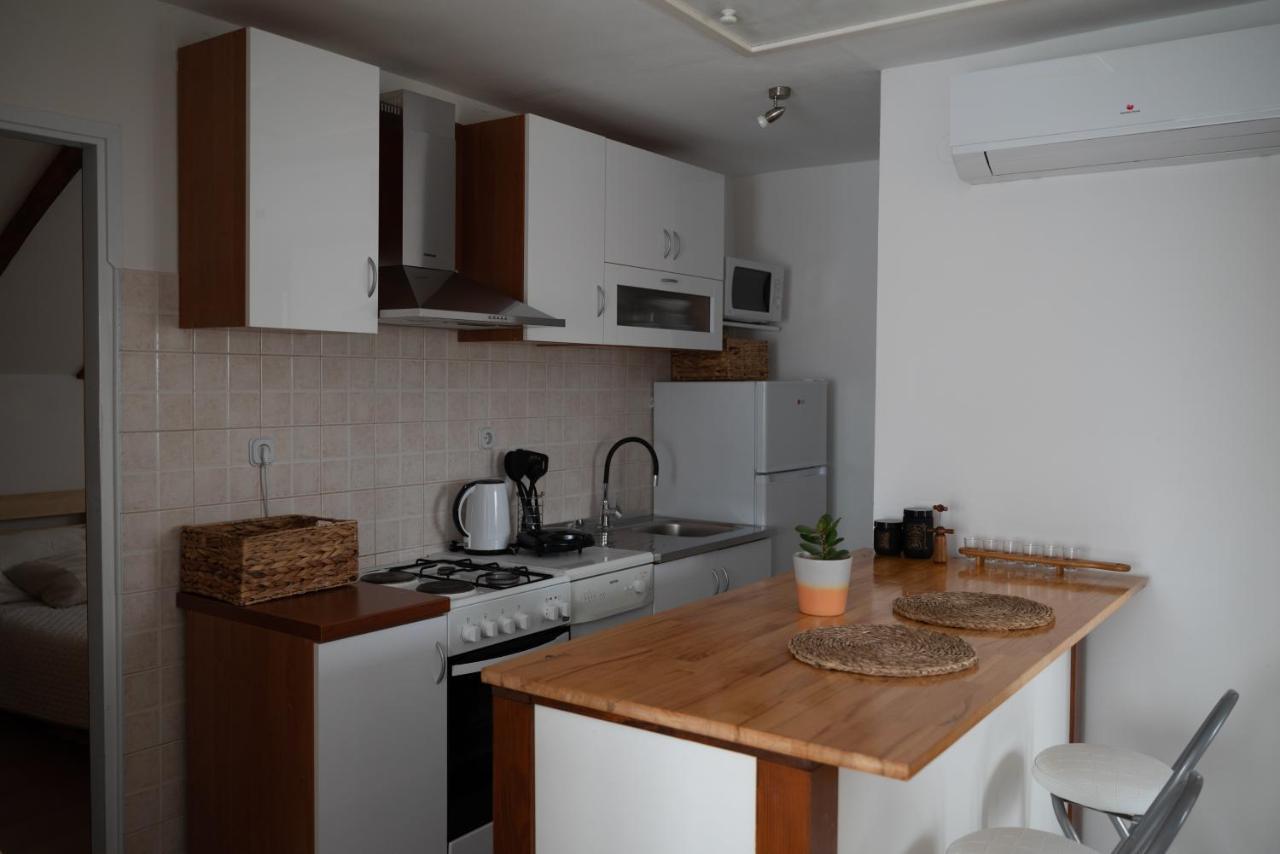 Apartman Milutin Vrsi Exteriör bild