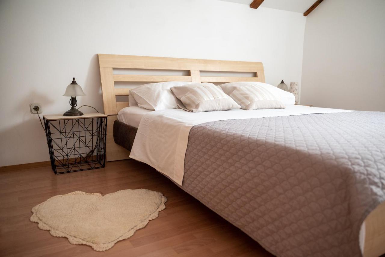 Apartman Milutin Vrsi Exteriör bild