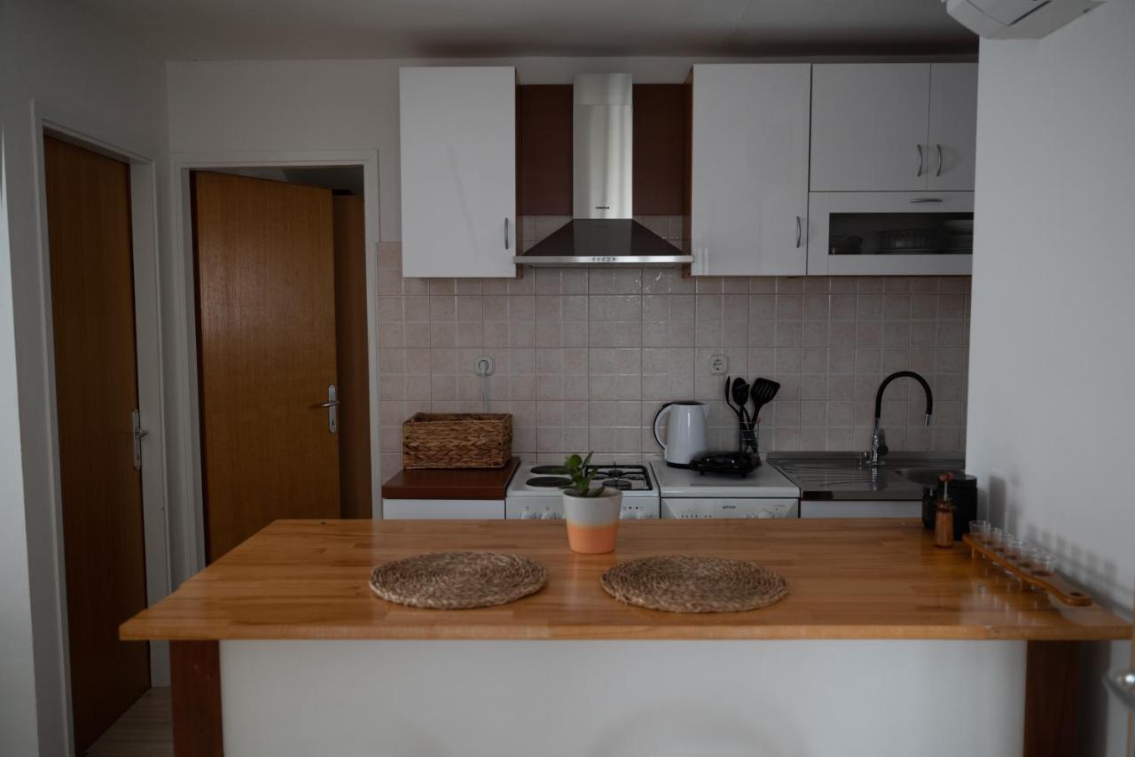 Apartman Milutin Vrsi Exteriör bild