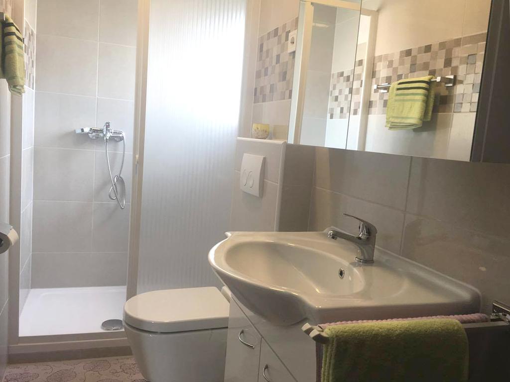 Apartman Milutin Vrsi Exteriör bild